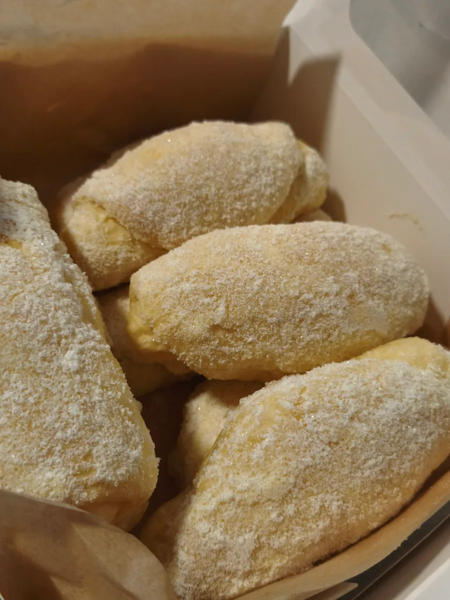 Milky Cheese roll — view 1